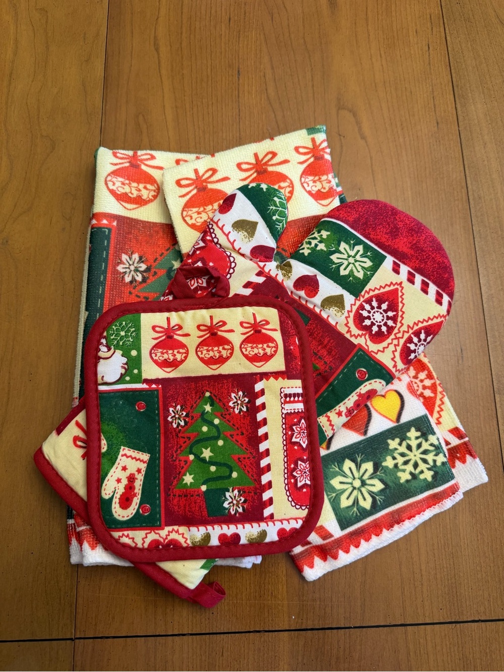 Christmas Themed Kitchen Linens | Festive | Snow | OS